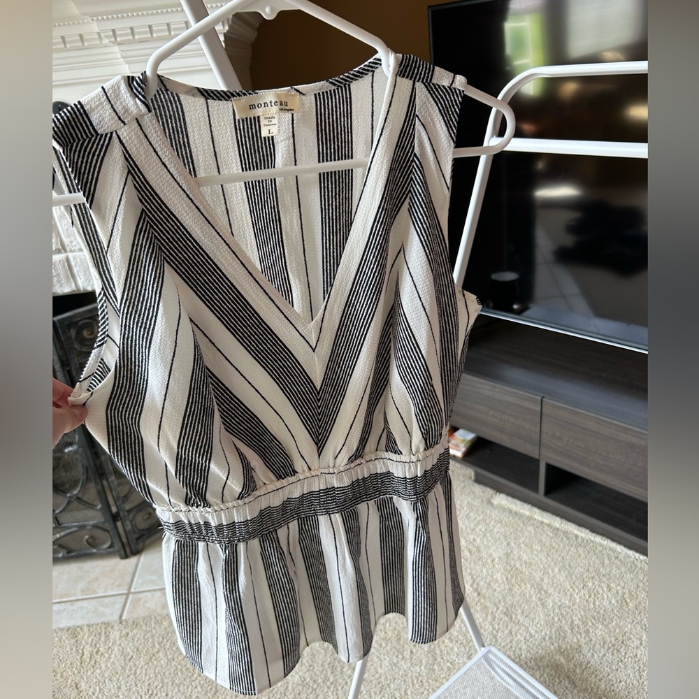 White and black peplum top